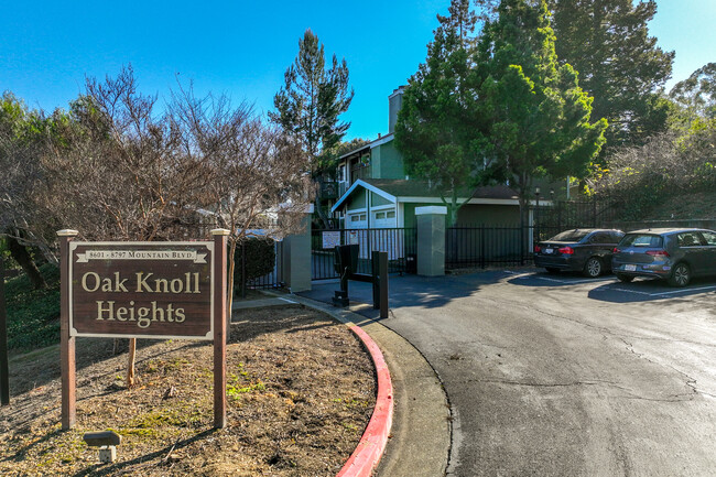 Oak Knoll Heights in Oakland, CA - Building Photo - Building Photo