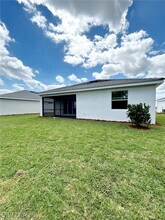 3172 Weston Manor Dr in Alva, FL - Building Photo - Building Photo