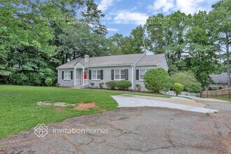 60 Harmony Grove Rd in Lilburn, GA - Foto de edificio - Building Photo