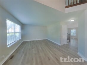 220 Winding Canyon Way in Algonquin, IL - Building Photo - Building Photo