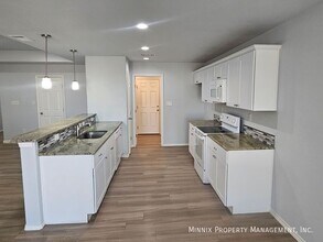 1637 Wrigley Dr in Odessa, TX - Foto de edificio - Building Photo