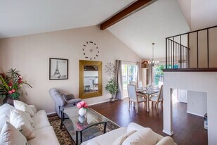 6434 Bullock Dr in San Diego, CA - Building Photo