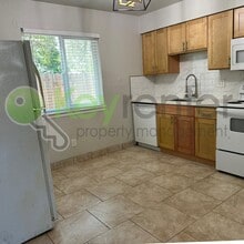5735 Falconer Way in Sacramento, CA - Building Photo - Building Photo