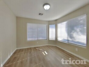 7437 W Elwood St in Phoenix, AZ - Building Photo - Building Photo