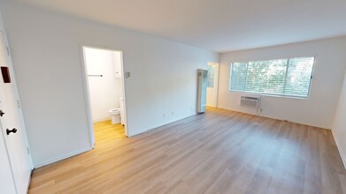 1001 N Gardner in West Hollywood, CA - Building Photo - Interior Photo