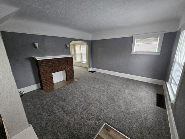 17005 Grovewood Ave in Cleveland, OH - Foto de edificio - Building Photo