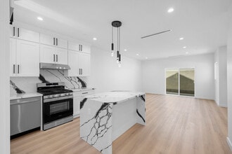 8460 Glencrest Dr in Sun Valley, CA - Building Photo - Building Photo