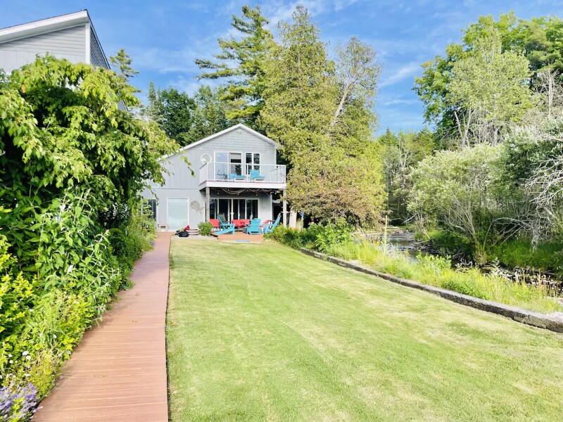 1663 Elberta Resort Rd in Frankfort, MI - Building Photo