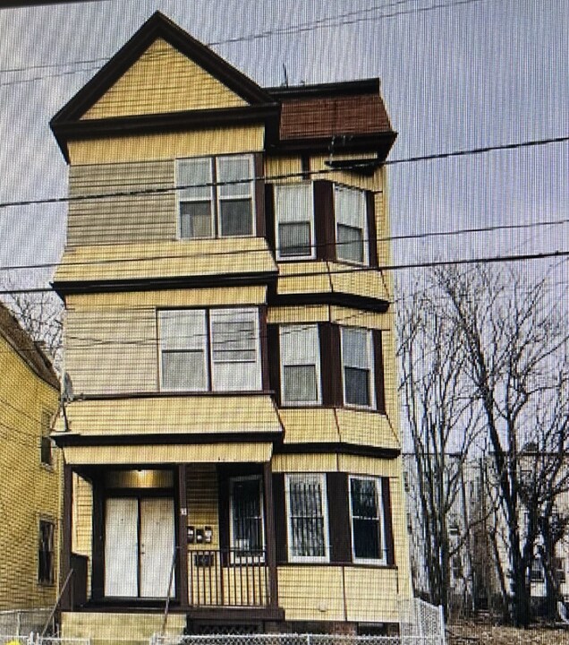 38 Ellis Ave in Irvington, NJ - Building Photo