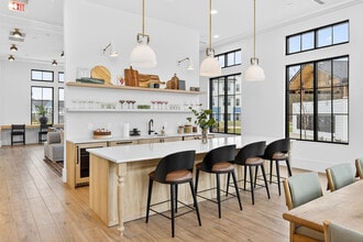 Echelon at Charlotte in Charlotte, NC - Building Photo - Building Photo