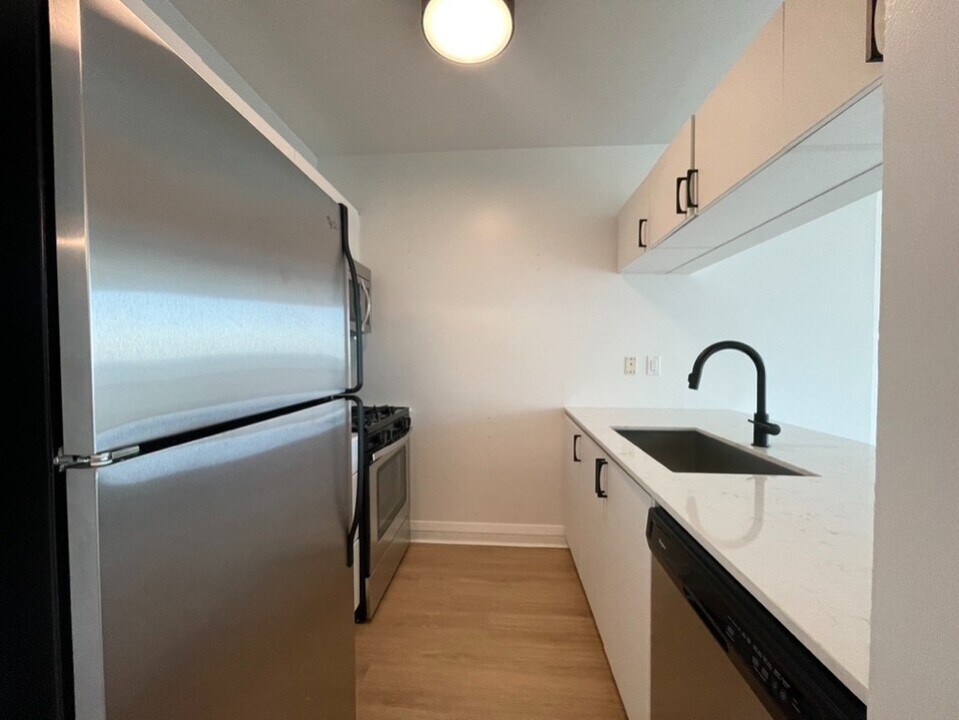502 9th Ave in New York, NY - Building Photo