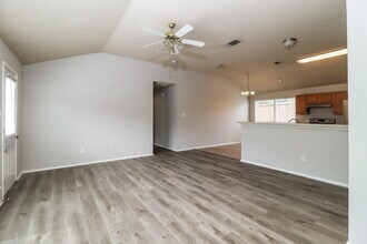 10662 Flamewood Dr in Fort Worth, TX - Building Photo - Building Photo