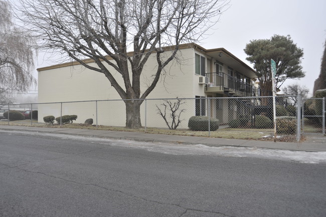 Fisher View Apartments in Yakima, WA - Building Photo - Building Photo