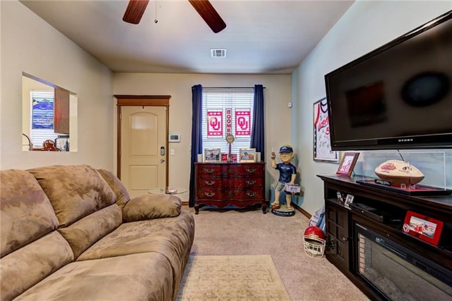 1812 E Alameda St in Norman, OK - Foto de edificio - Building Photo