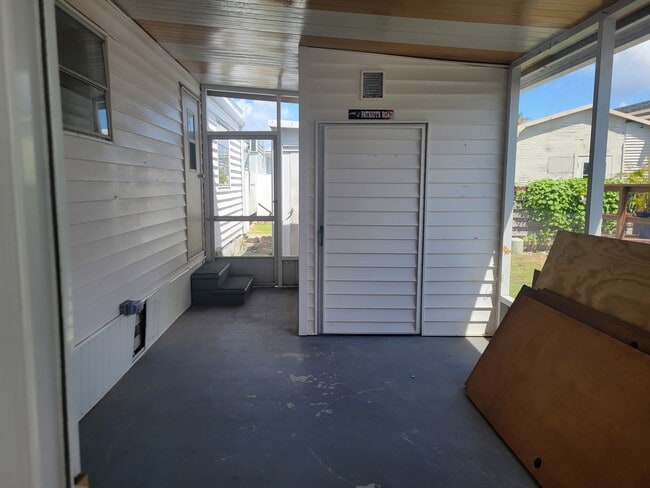 9065 48th Ave N in St. Petersburg, FL - Foto de edificio - Building Photo