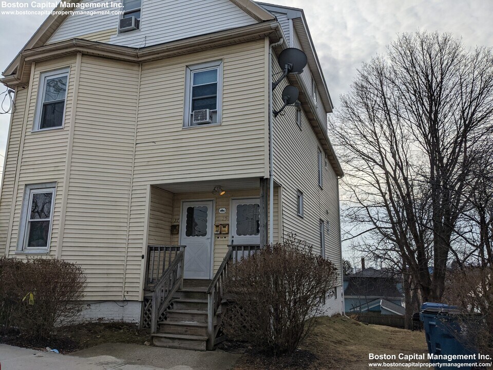 25 Hooper St in Chelsea, MA - Building Photo