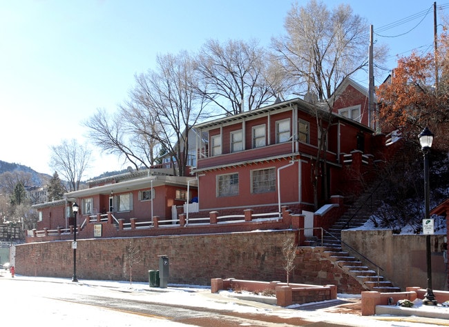 Banana Manor in Manitou Springs, CO - Building Photo - Building Photo