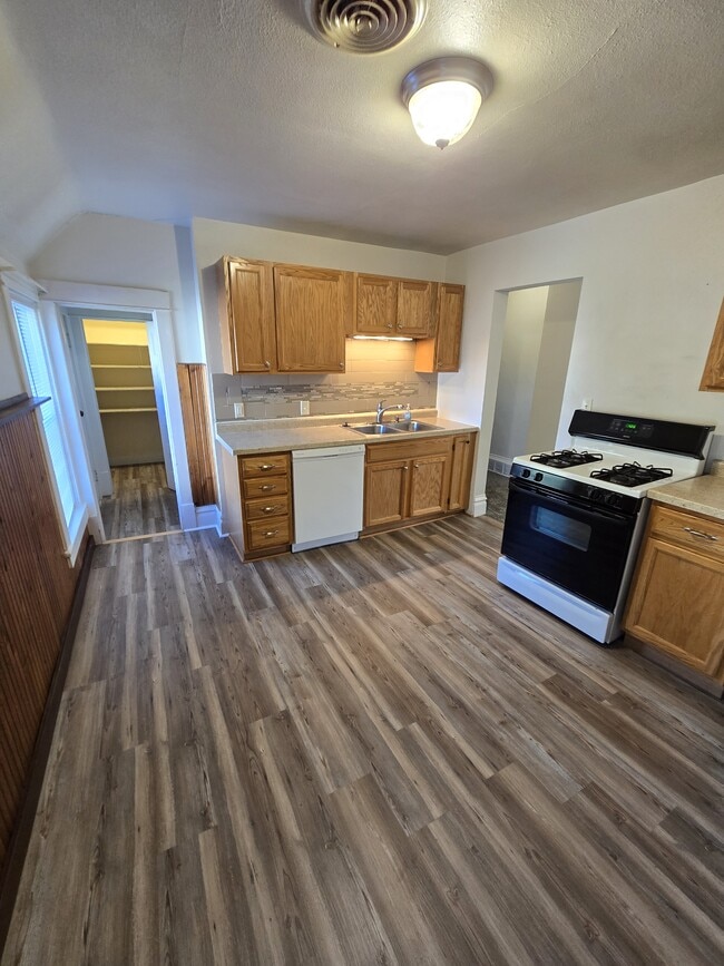 349 S Dickason Blvd