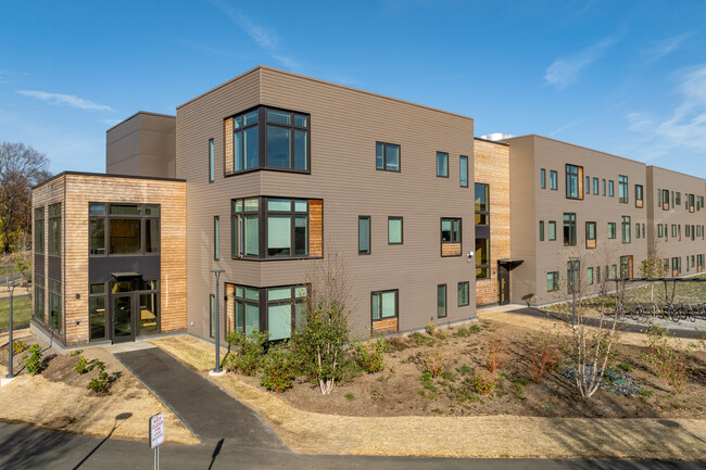 Meadows Apartments in Princeton, NJ - Building Photo - Building Photo