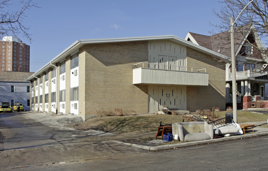 1919 N Cambridge Ave in Milwaukee, WI - Building Photo