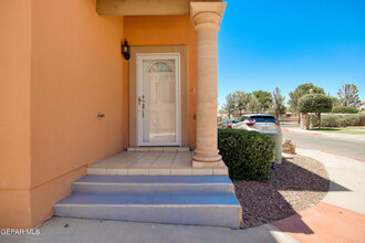 3150 N Yarbrough Dr in El Paso, TX - Foto de edificio - Building Photo