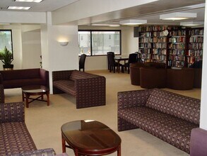 6363 Christie Ave in Emeryville, CA - Foto de edificio - Building Photo