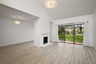 1051 S Highland St in Mount Dora, FL - Building Photo - Building Photo