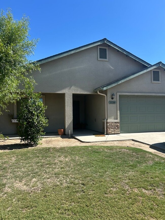 1128 E Vine Ct