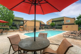 Midway Gardens Apartments in Escondido, CA - Building Photo - Building Photo