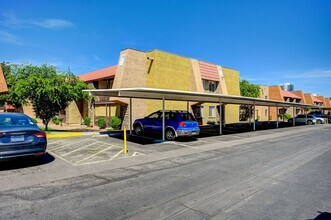 5101 River Glen Dr in Las Vegas, NV - Building Photo - Building Photo