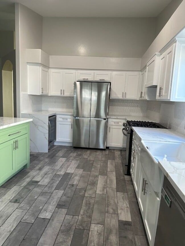 12615 Grand Teton Dr in Bakersfield, CA - Building Photo - Building Photo