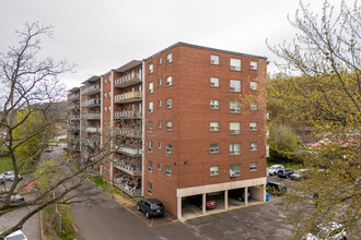 Cherrywood Apartments in Hamilton, ON - Building Photo - Building Photo