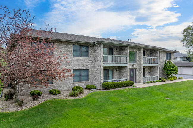 Spring Creek III Condominiums in Highland, IN - Building Photo - Building Photo