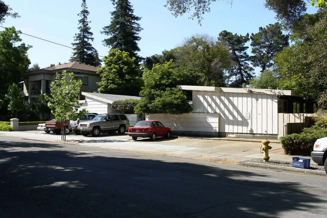 1281 Mills St in Menlo Park, CA - Building Photo