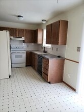 1370 N Riverbend Dr in Douglas, WY - Foto de edificio - Building Photo