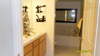 8700 Glenoaks Blvd in Los Angeles, CA - Foto de edificio - Building Photo