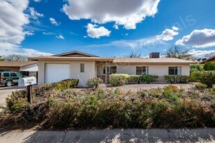 1010 Gardencrest Dr in Kingman, AZ - Building Photo