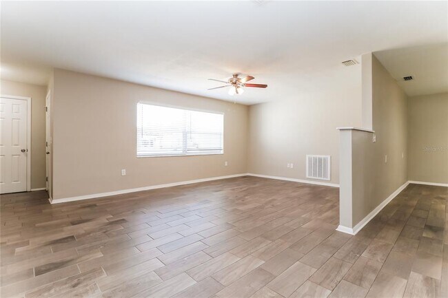 7525 Foxbloom Dr in Port Richey, FL - Building Photo - Building Photo