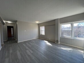 7327 N Rogers Ave in Chicago, IL - Building Photo - Building Photo