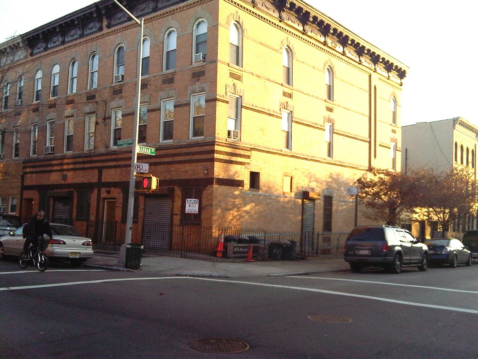 476 Onderdonk Ave in Ridgewood, NY - Foto de edificio