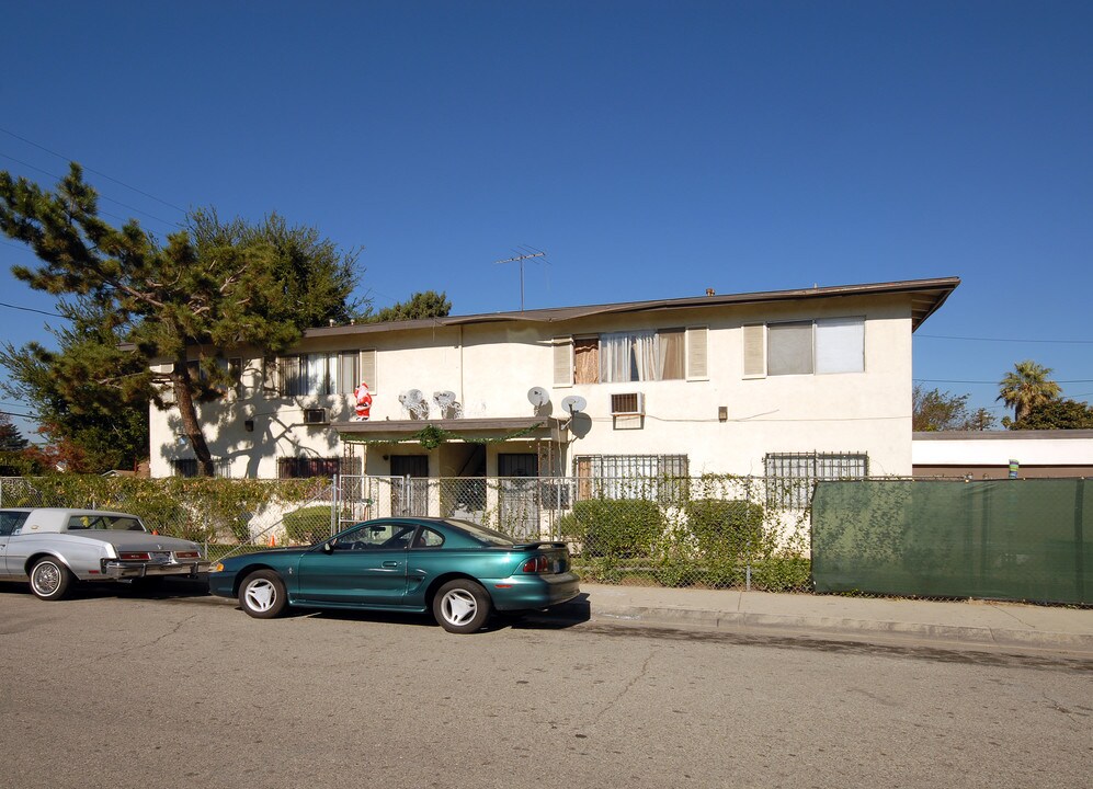 275 W 12th St in Pomona, CA - Building Photo