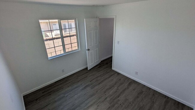 11837 Daphne Ave in Hawthorne, CA - Building Photo - Building Photo