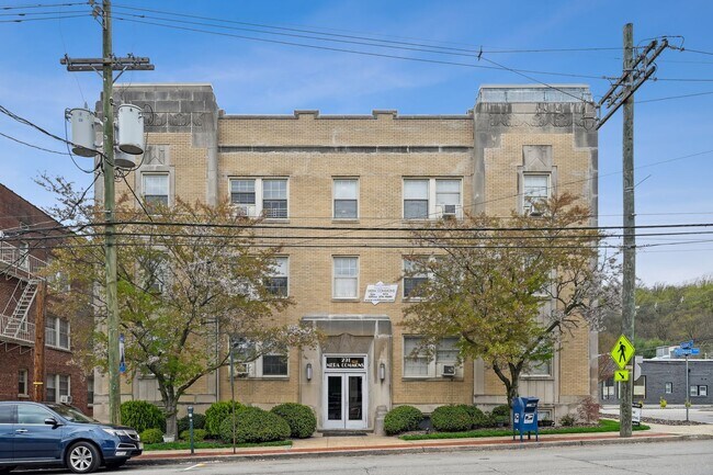 Art Deco Charm in the Heart of Downtown in Millburn, NJ - Foto de edificio - Interior Photo