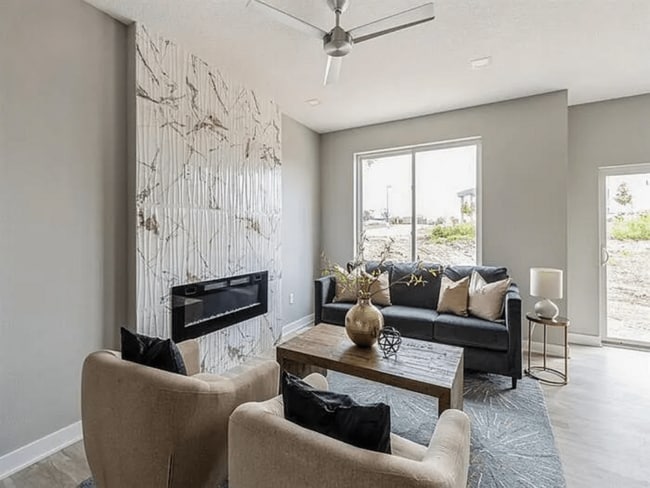 15588 Rocklyn Dr in Urbandale, IA - Building Photo - Building Photo