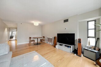 931 Massachusetts Ave in Cambridge, MA - Building Photo - Building Photo