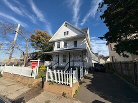 25 Deforest Ave in Bridgeport, CT - Building Photo