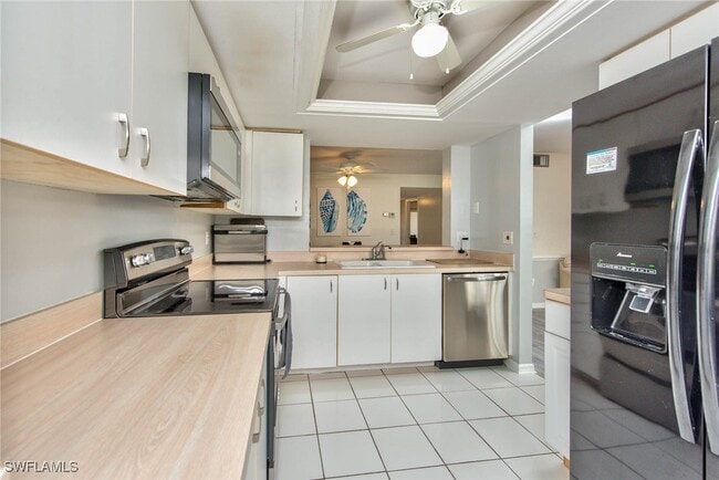 property at 7360 Glenmoor Ln