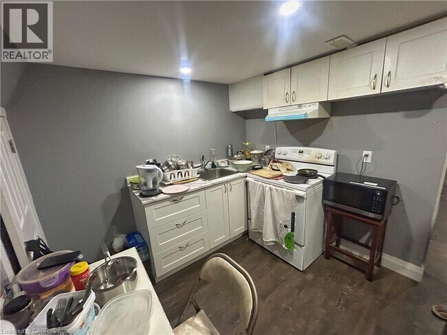 47 Harber Ave in Kitchener, ON - Building Photo - Building Photo