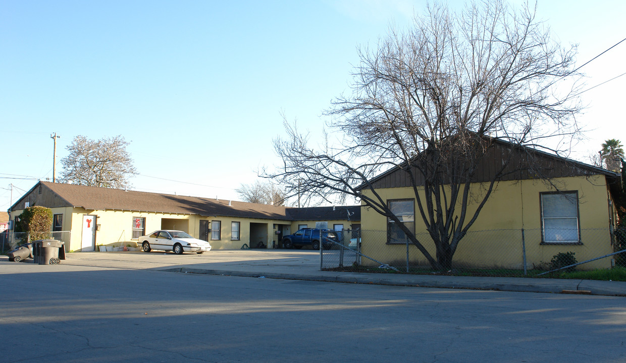 116 N Hebbron Ave in Salinas, CA - Foto de edificio