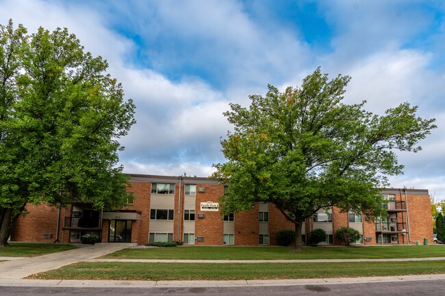 Pacific Park I in Fargo, ND - Building Photo - Building Photo